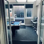 Σπίτι διακοπών Cheerful Two Bed Home, Free Parking & Pool Table Μίντλεσμπρο