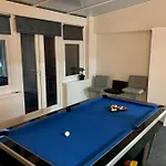 Σπίτι διακοπών Cheerful Two Bed Home, Free Parking & Pool Table *