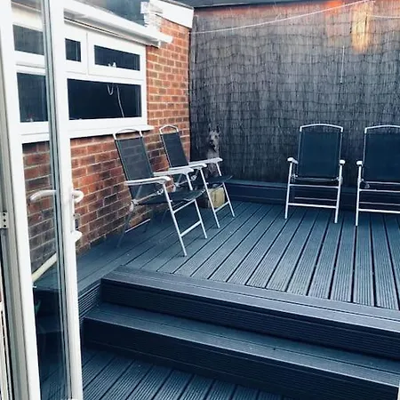 Nyaraló Cheerful Two Bed Home, Free Parking & Pool Table Middlesbrough