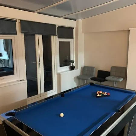 Cheerful Two Bed Home, Free Parking & Pool Table Middlesbrough