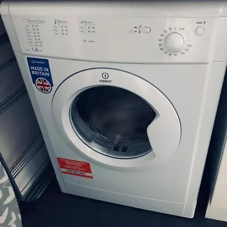 Cheerful Two Bed Home, Free Parking & Pool Table * Middlesbrough