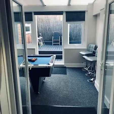 Nyaraló Cheerful Two Bed Home, Free Parking & Pool Table Middlesbrough
