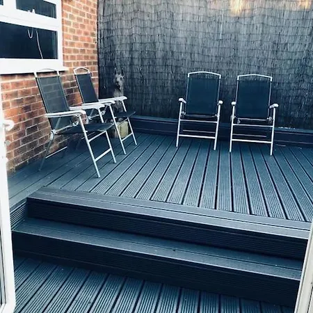 Cheerful Two Bed Home, Free Parking & Pool Table Middlesbrough
