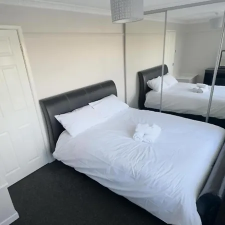 Cheerful Two Bed Home, Free Parking & Pool Table Nyaraló Middlesbrough