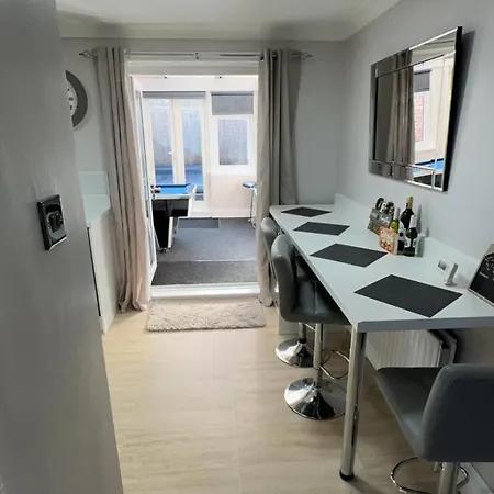 Cheerful Two Bed Home, Free Parking & Pool Table Nyaraló Middlesbrough