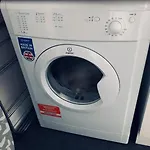 Cheerful Two Bed Home, Free Parking & Pool Table * Middlesbrough
