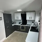 Casa vacanze Cheerful Two Bed Home, Free Parking & Pool Table *