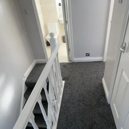 Cheerful Two Bed Home, Free Parking & Pool Table * Middlesbrough